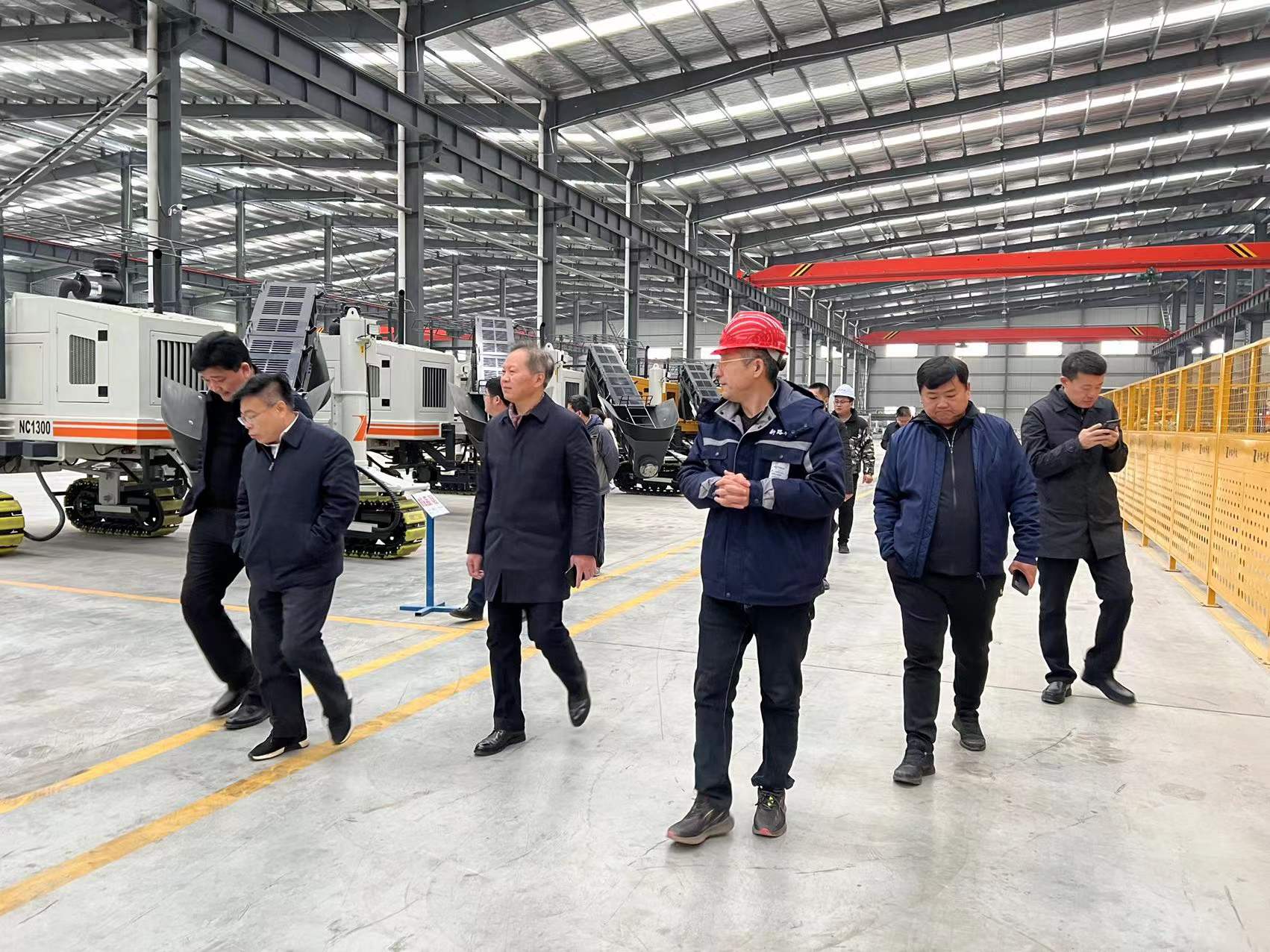 熱烈歡迎徐州市委市政府、淮海國際港務區(qū)、柳新鎮(zhèn)一行領導來我司參觀考察工作